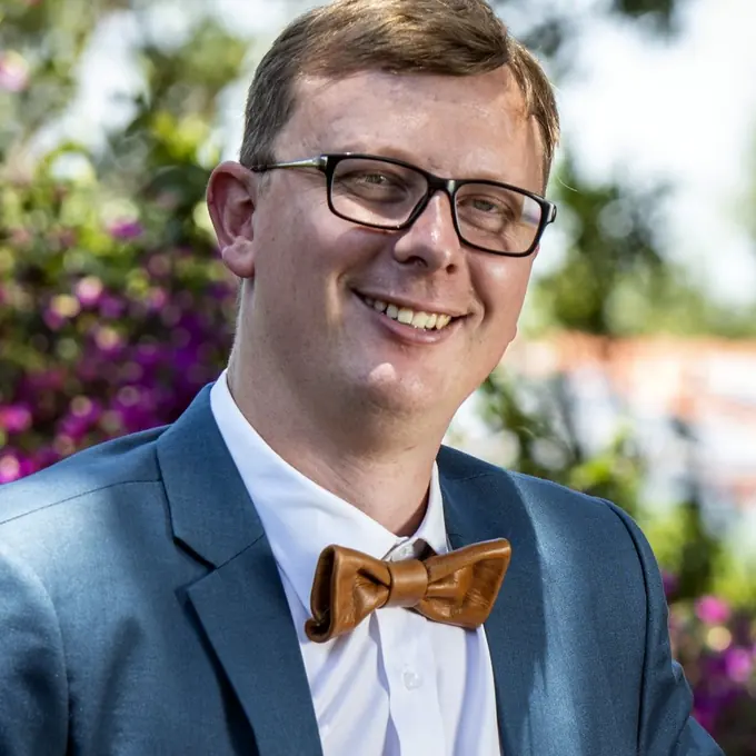 Portrait of Arrie Graham, Chief Operating Officer of Comodex Consultancy